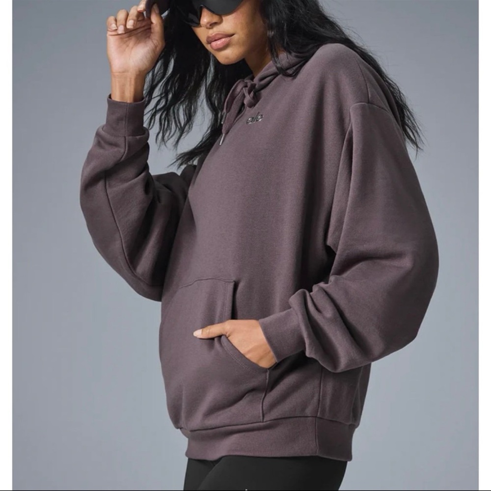 ALO YOGA | ✨NEW✨ Accolade Hoodie in Raisinette - Picture 4 of 6